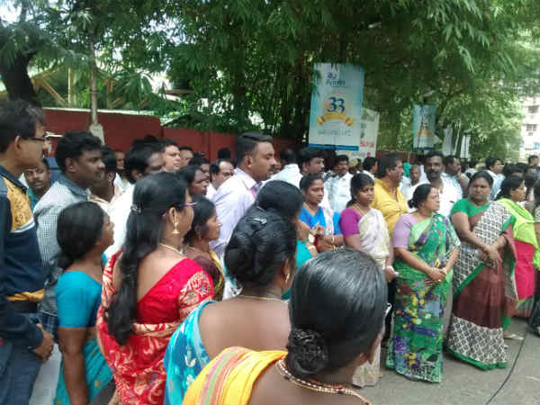 குவியும் தொண்டர்கள்