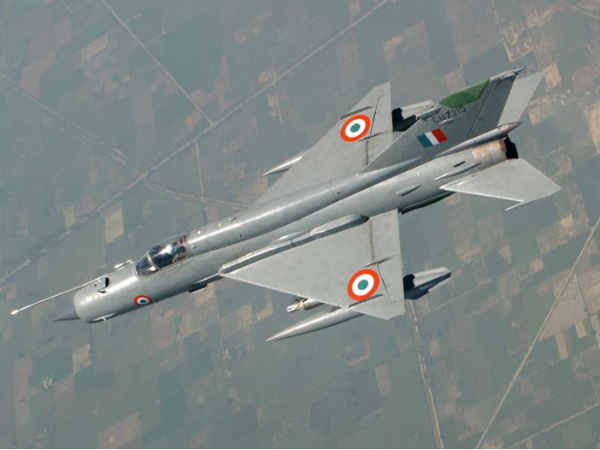 MiG 21 crash lands in Srinagar, pilot ejects safely MiG 21 crash lands in Srinagar, pilot ejects safely