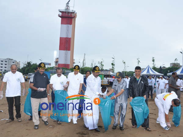International Coastal Clean up Day: Navy, Coast Guard clean Marina Beach International Coastal Clean up Day: Navy, Coast Guard clean Marina Beach