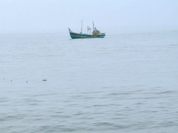 Navy rescues drowning fisherman off Nagapattinam coast Navy rescues drowning fisherman off Nagapattinam coast