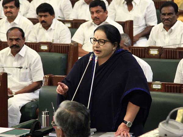 கேரளா, கர்நாடக அரசுகளுக்கு காவிரி தொடர்பான திட்டங்களுக்கு அனுமதி தர கூடாது: ஜெ. 