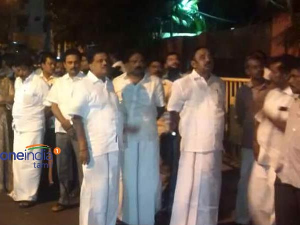 admk Volunteers gatheered in apolla hospital admk Volunteers gatheered in apolla hospital