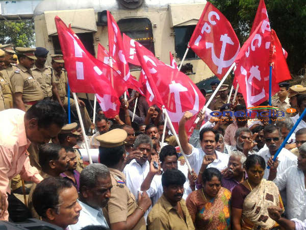 Rail roko by DMK in many parts of Tamil Nadu Rail roko by DMK in many parts of Tamil Nadu