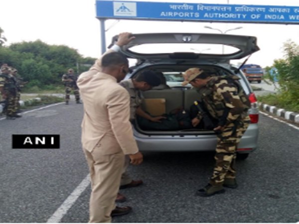 வெடிகுண்டு மிரட்டல் எதிரொலி.. நாடு முழுவதும் விமான நிலையங்களுக்கு பாதுகாப்பு அதிகரிப்பு 