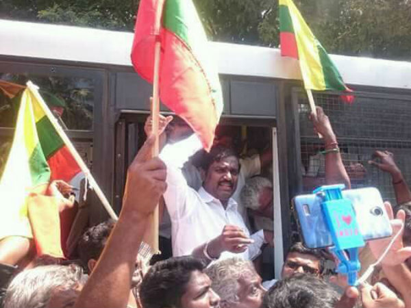 சிறுவாணி: கேரளா எல்லையில் முற்றுகை போராட்டம் நடத்திய வேல்முருகன் உட்பட 1,000க்கும் மேற்பட்டோர் கைது