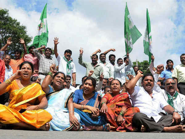 தமிழர்கள் கஷ்டப்படனும்ல