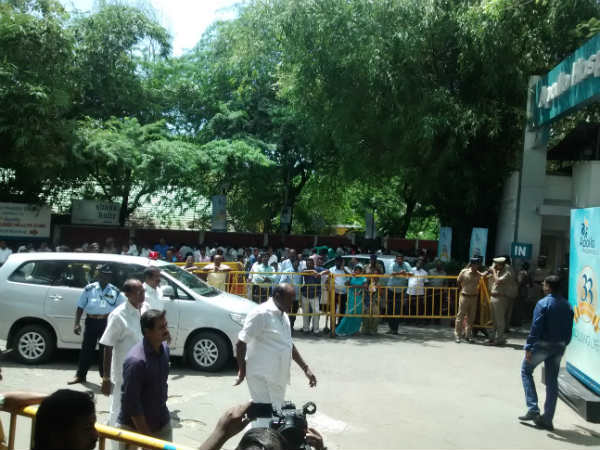 இது வழக்கம்தானாம்