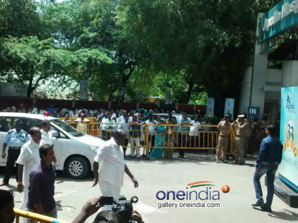 பார்க்க முடியாமல் தவிப்பு