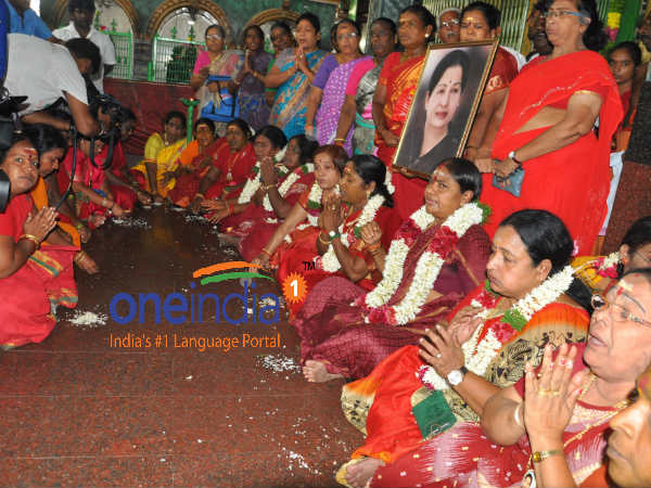 சாலைகளில் காத்திருப்பு