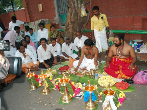 கரூரில் யாகம்