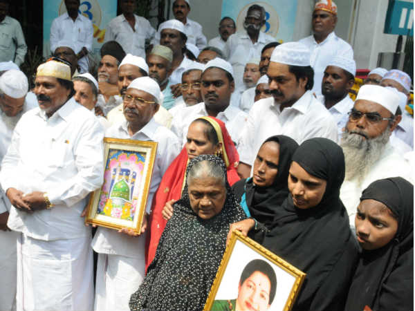 ADMK supporters offer prayers for CM Jayalalithaa ADMK supporters offer prayers for CM Jayalalithaa