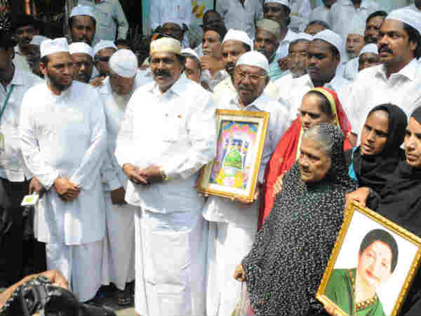 ADMK supporters offer prayers for CM Jayalalithaa ADMK supporters offer prayers for CM Jayalalithaa