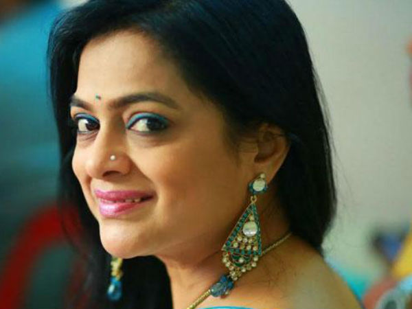 Marathi actress Ashwini Ekbote died in Pune while performing on stage Marathi actress Ashwini Ekbote died in Pune while performing on stage