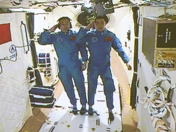 Chinese astronauts enter space lab Tiangong-2 Chinese astronauts enter space lab Tiangong-2