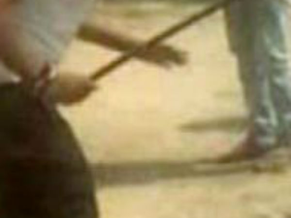 ADMK councilor attacked people with iron rod ADMK councilor attacked people with iron rod