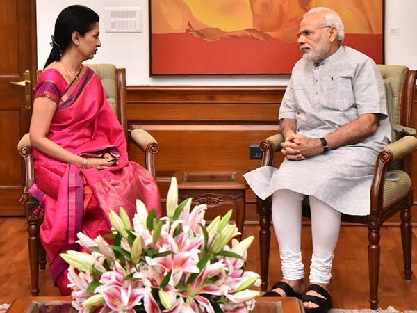 Actress Gauthami meets Modi Actress Gauthami meets Modi