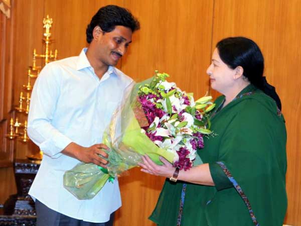 Jagan Mohan Reddy greets Jayalalitha “get well soon” Jagan Mohan Reddy greets Jayalalitha “get well soon”