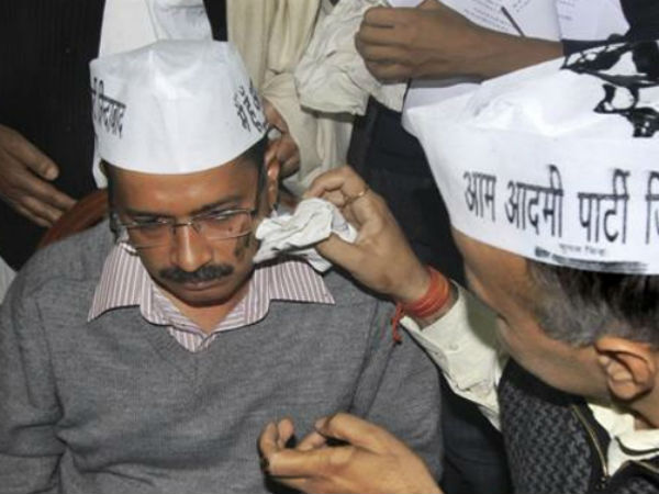 Ink attack on Delhi CM Arvind Kejriwal in Bikaner Ink attack on Delhi CM Arvind Kejriwal in Bikaner