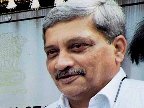 Manokar parrikar, Army chief in emergency meet Manokar parrikar, Army chief in emergency meet