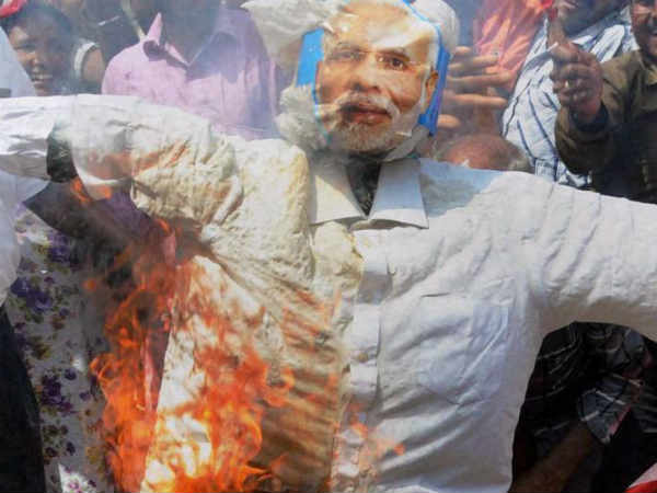TDP burns Modi in effigy in Trichy TDP burns Modi in effigy in Trichy