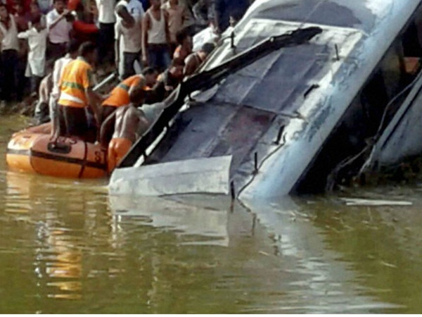 MP: 17 killed, several injured as bus falls in gorge MP: 17 killed, several injured as bus falls in gorge
