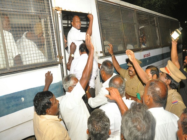 sugarcane farmers arrested in chennai sugarcane farmers arrested in chennai