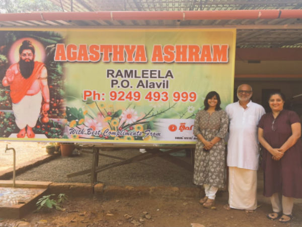 Varalakshmi Sarathkumar special puja for Jayalalithaa Varalakshmi Sarathkumar special puja for Jayalalithaa