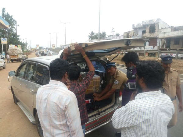 கறுப்பு பணம்: தமிழக - கேரள எல்லையில் தீவிர வாகன சோதனை