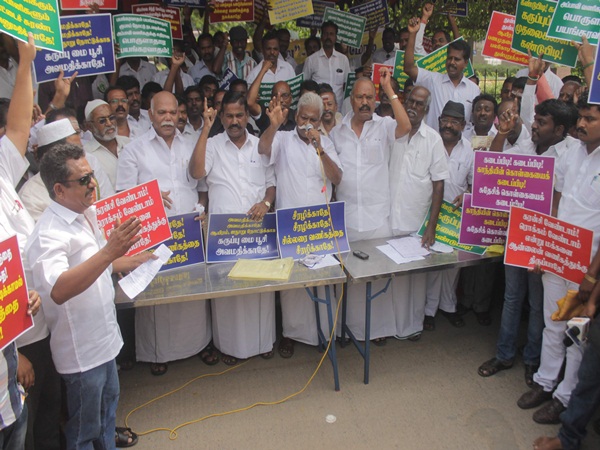 Traders Protest in chennai for the announcement of invalid currency notes Traders Protest in chennai for the announcement of invalid currency notes