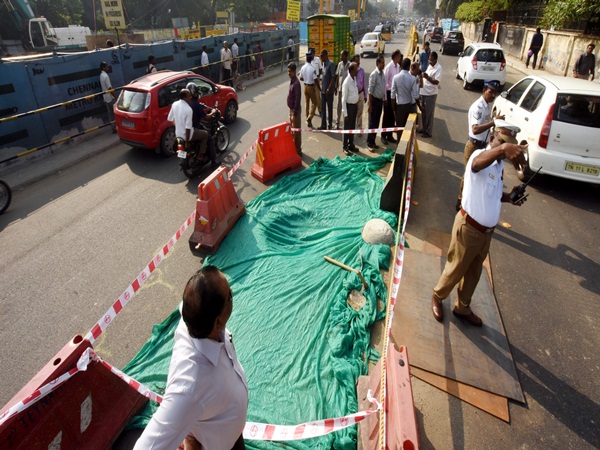 The sudden groove Anna Salai, Chennai The sudden groove Anna Salai, Chennai