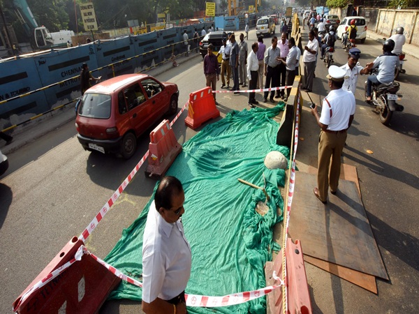 The sudden groove Anna Salai, Chennai The sudden groove Anna Salai, Chennai