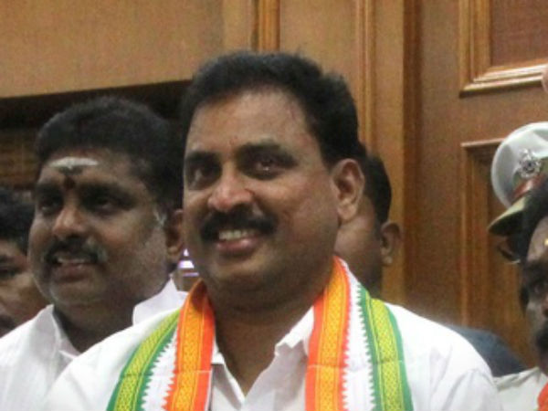 தியாகம் செய்த ஜான்குமார்: