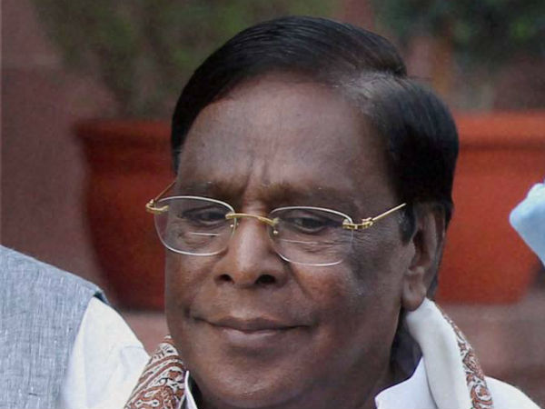 கெட்டியாக பிடித்தார்...