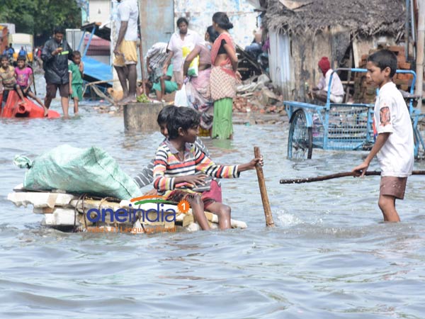 போன வருஷம் நீரில் மிதந்தோம்