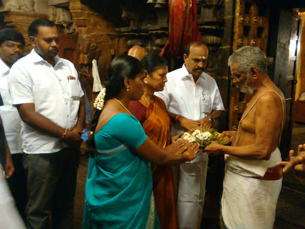 தகவல் தெரிவிக்காமல்