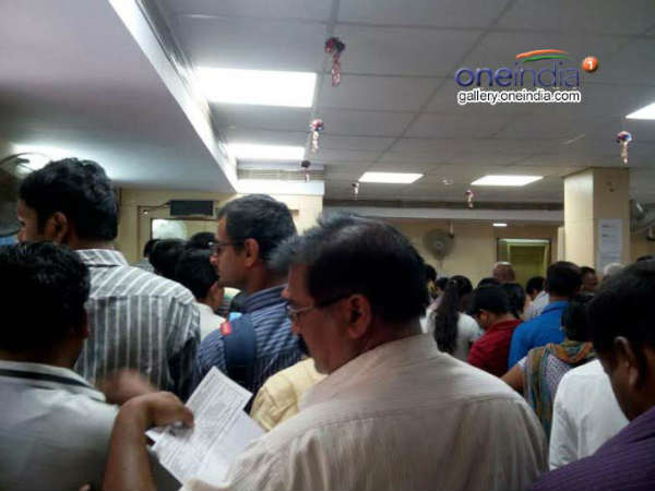 வங்கிகளில் கூட்டம்