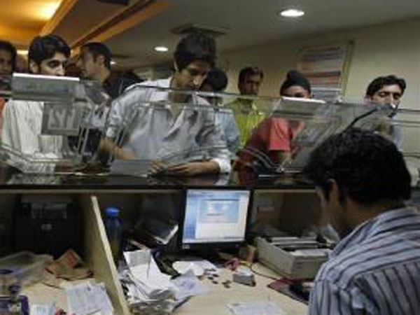 Exchanging currency at banks today Exchanging currency at banks today