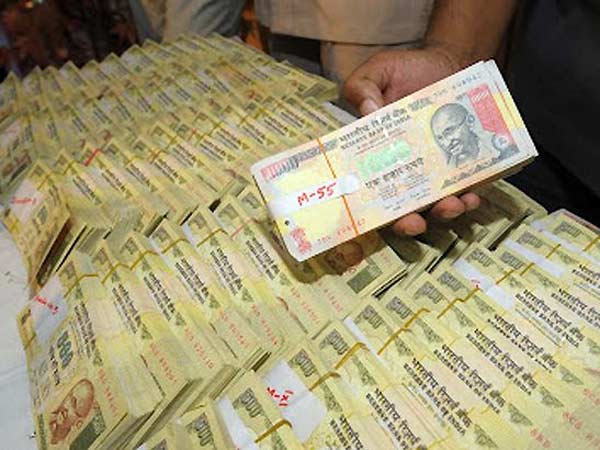50 lakhs black money seized from retired chief engineer 50 lakhs black money seized from retired chief engineer