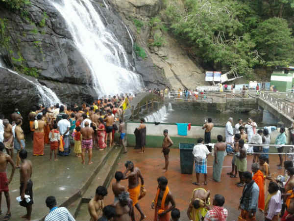 Due to the monsoon, Cutralam falls gets huge water falls Due to the monsoon, Cutralam falls gets huge water falls