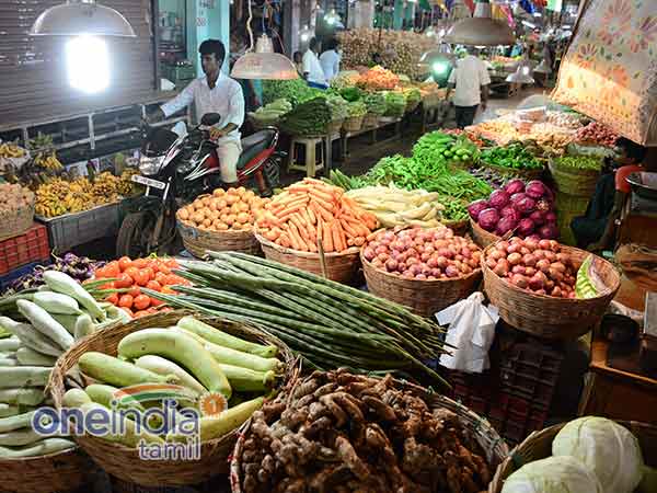Retailers, hoteliers refuse to trade in Rs 500, Rs 1000 notes Retailers, hoteliers refuse to trade in Rs 500, Rs 1000 notes