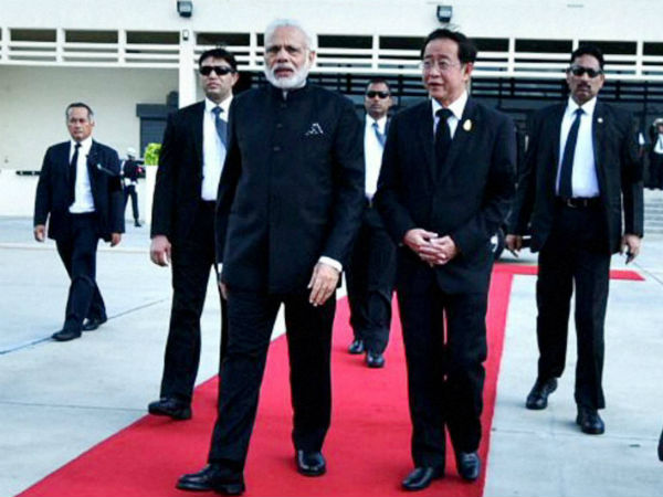 Modi calls on Japanese Emperor Modi calls on Japanese Emperor