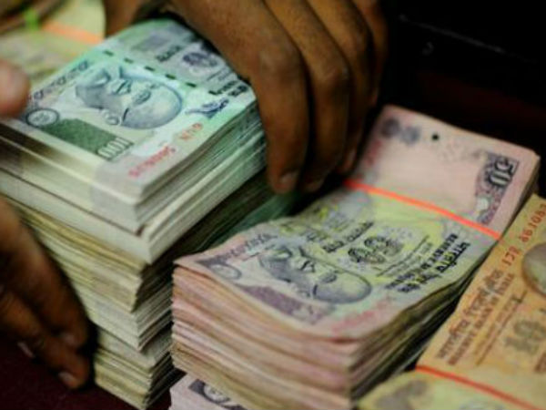 Rs. 9806 crore credited in taxi diver A/c : IT starts probe Rs. 9806 crore credited in taxi diver A/c : IT starts probe