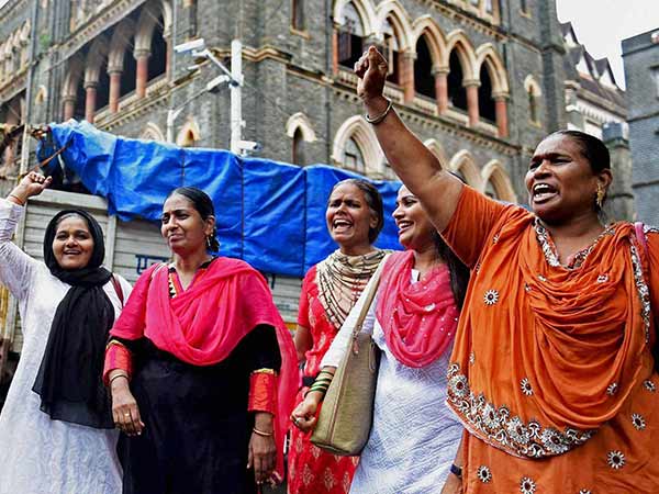 Women to re-enter Haji Ali dargah after 5 years Women to re-enter Haji Ali dargah after 5 years