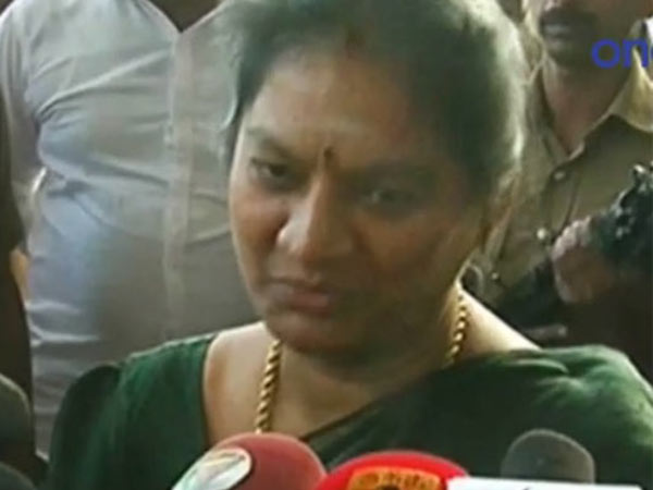 Sasikala Pushpa lodges complaint with Parliamentary panel Sasikala Pushpa lodges complaint with Parliamentary panel