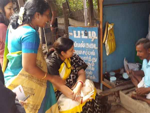 Smriti Irani's slipper got cut in Coimbatore Smriti Irani's slipper got cut in Coimbatore