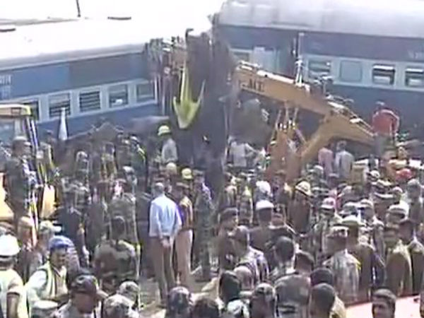 Patna - Indore train derailed : ex-gratia of 3.5 lakh for the families of the deceased and Rs 50,000 for those critically injured : Union Railway Minister suresh prabhu. Patna - Indore train derailed : ex-gratia of 3.5 lakh for the families of the deceased and Rs 50,000 for those critically injured : Union Railway Minister suresh prabhu.