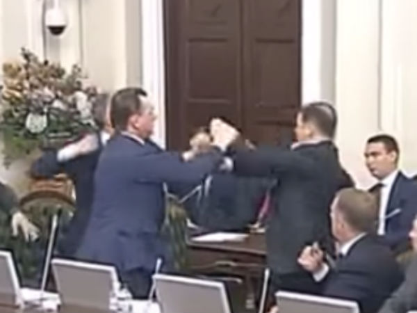 Fight breaks out between Ukrainian MPs in the middle of parliament Fight breaks out between Ukrainian MPs in the middle of parliament