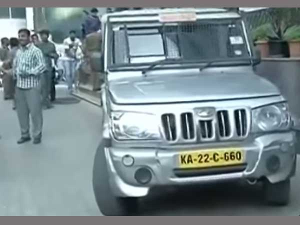 Driver from TN of cash-carrying van speeds away with Rs 1.37 crore in Bengaluru Driver from TN of cash-carrying van speeds away with Rs 1.37 crore in Bengaluru