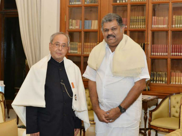 GK Vasan meets President Pranab Mukherjee GK Vasan meets President Pranab Mukherjee