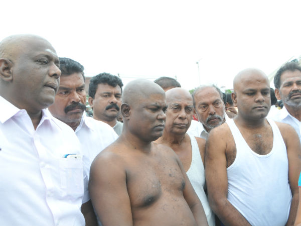 மொட்டையடித்து அஞ்சலி
